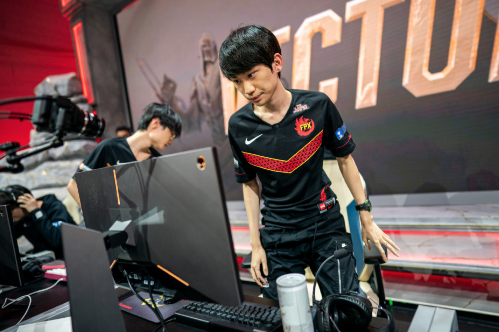 喊分列式开始的五个人