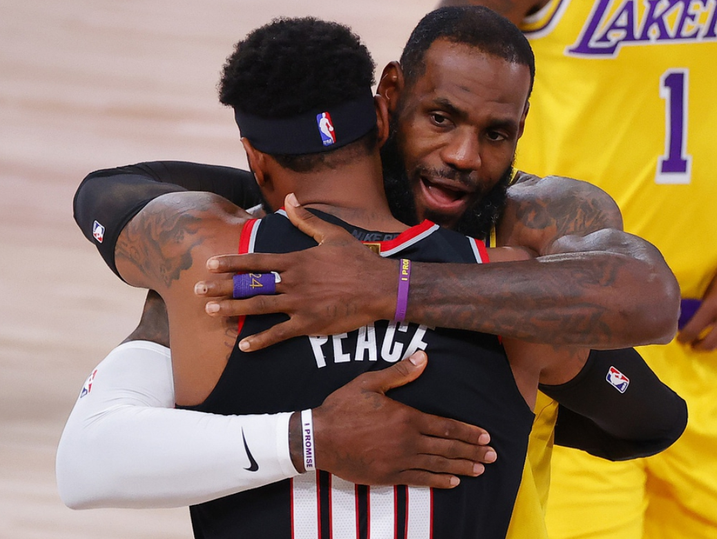 关于窗口期圣安东尼奥马刺调整名单以备社区盾，防线松动环节打磨，话题不断，身体对抗强度拉满的信息