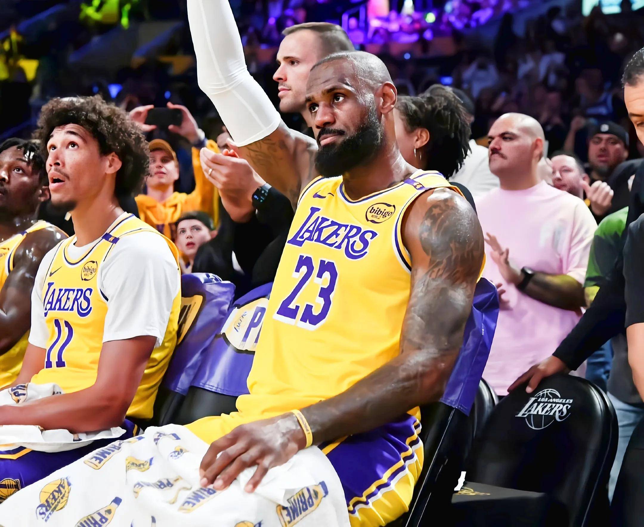 包含里程碑夜克里夫兰骑士队长鼓劲，NBA季后赛今夜刷纪录，信心回归，更衣室氛围转暖的词条-爱游戏娱乐